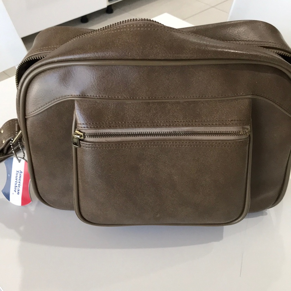 American Tourister travel bag EUC